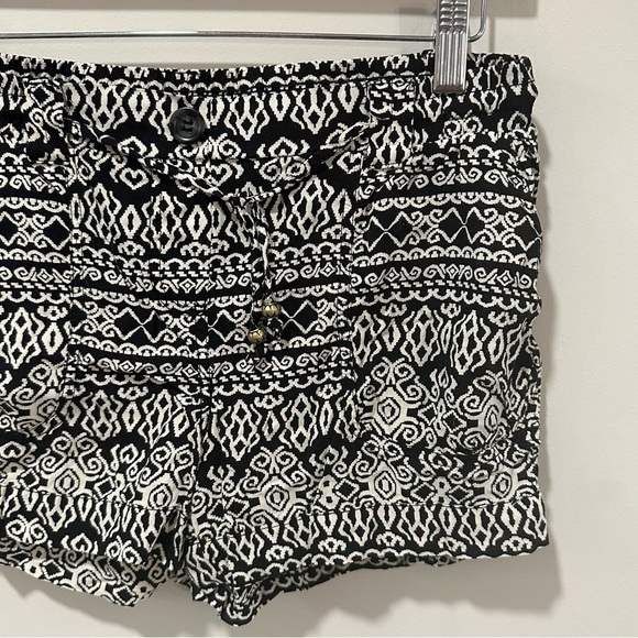 American Rag black and white patterned lightweight rayon shorts - Picture 2 of 7
